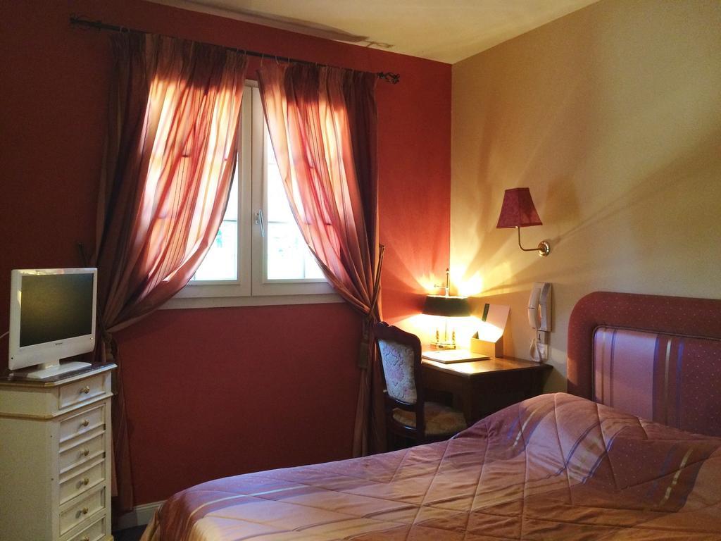 Demeure De Flore Lacabarede Room photo